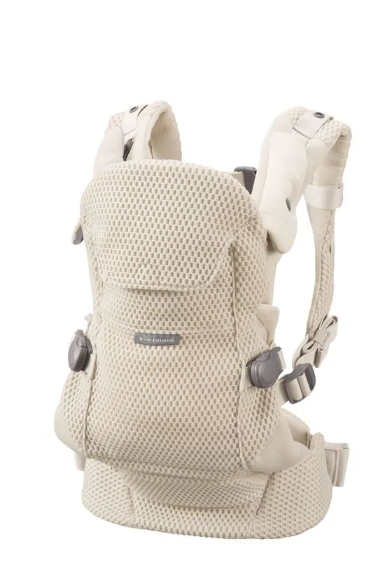 BABY CARRIER ON Pittoresk本体の背面・側面ショット。ベージュ系ダブルラッセルメッシュ素材、肩ベルト・腰ベルト・バックルの配置、ヘッドサポートを含む全体構造が確認できる商品写真