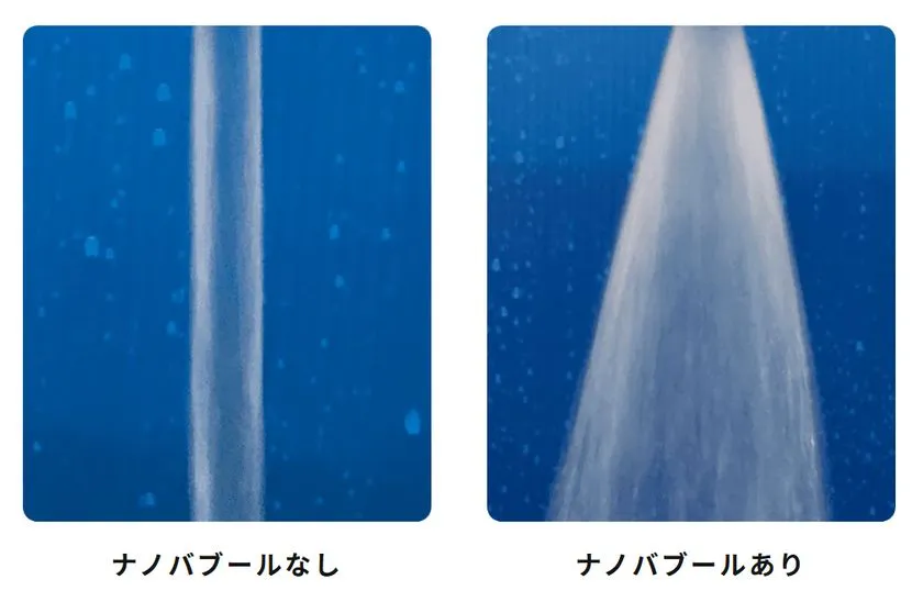 水中でのナノバブールなし（細い一直線の水流）とナノバブールあり（広がりのある拡散水流）を横並びで比較した実験写真