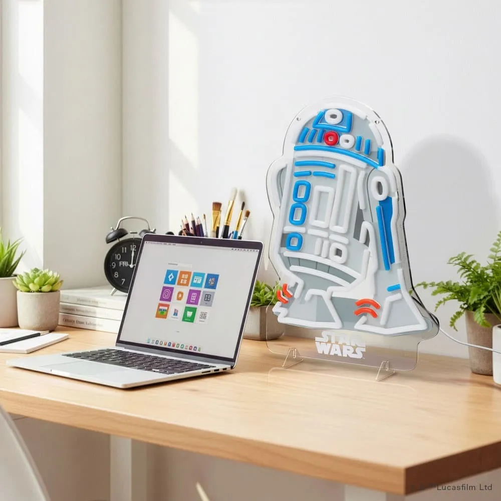 R2-D2のLEDネオンライト点灯時の全体像
