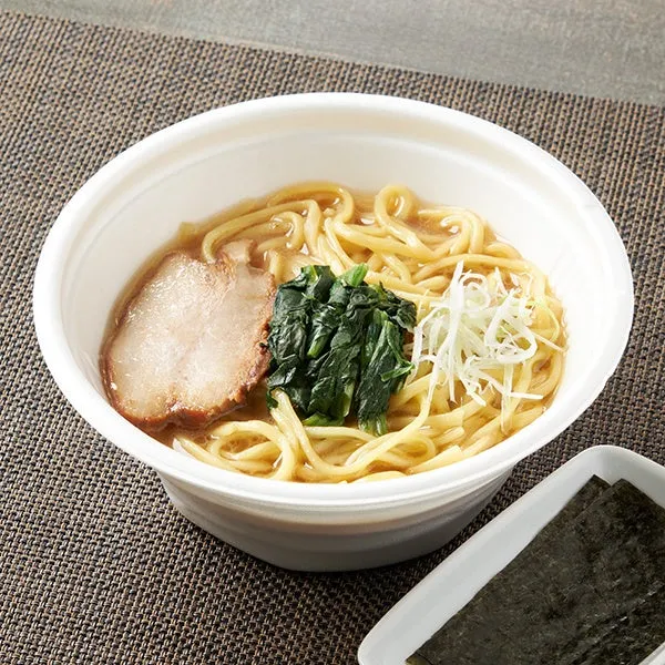 白生地といちご生地のクロワッサンにホイップをサンドした商品