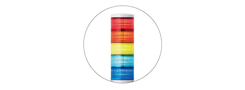 熱中症指数表示灯 IT60SA1-WBGT の発光部5段クローズアップ。赤・橙・黄・水色・青の各LEDユニットの積層構造を円形トリミングで強調した拡大写真