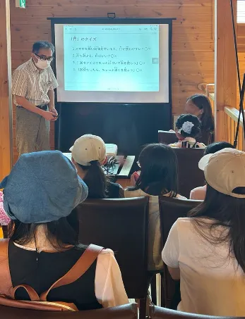 パリミキ店舗で開催される親子向け近視セミナーの様子