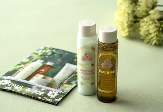 PAUL & JOEのスカルプ＆ヘア シャンプー（30ml）とグロッシー ヘアコンディショナー（30g）のセット