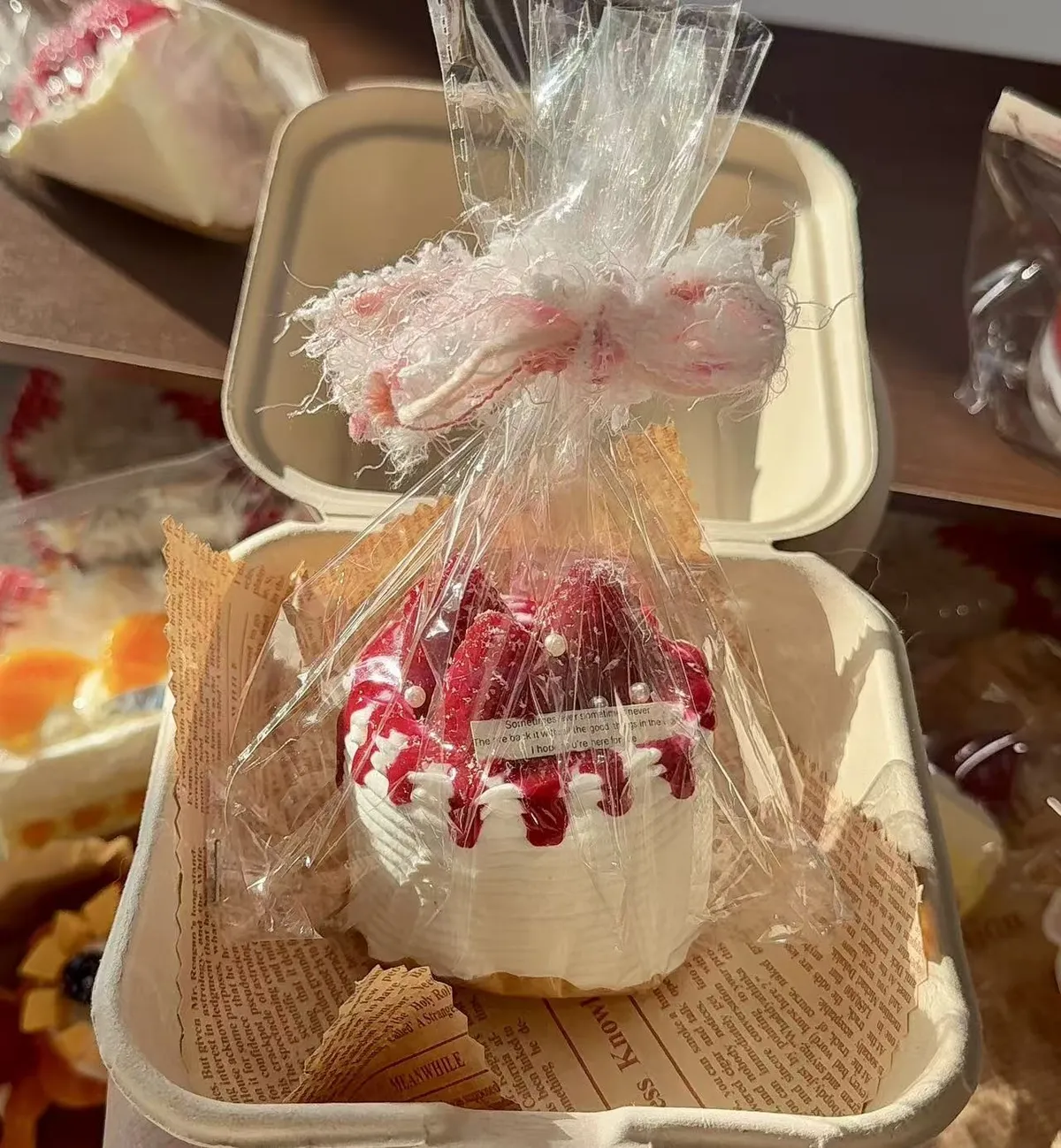 ぷにっこ まるごといちごケーキ — いちごをまるごとあしらったホールケーキ型スクイーズ