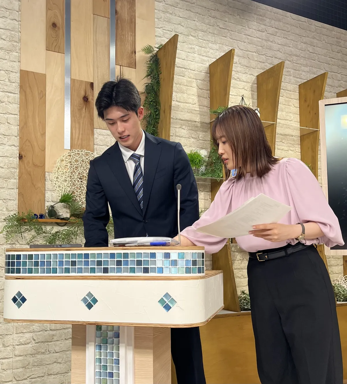 梶谷アナのアドバイスを受ける廣瀬アナ