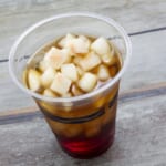 東京ディズニーシー／ノーチラスギャレー「ウイスキーカクテル（カシス＆ウーロン茶、ピーチ）」