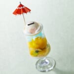 東京ディズニーランド／センターストリート・コーヒーハウス「オリジナルパフェ（ココナッツムース、シェイブアイス、もちアイス、マンゴー、ピーチ、杏仁豆腐）」