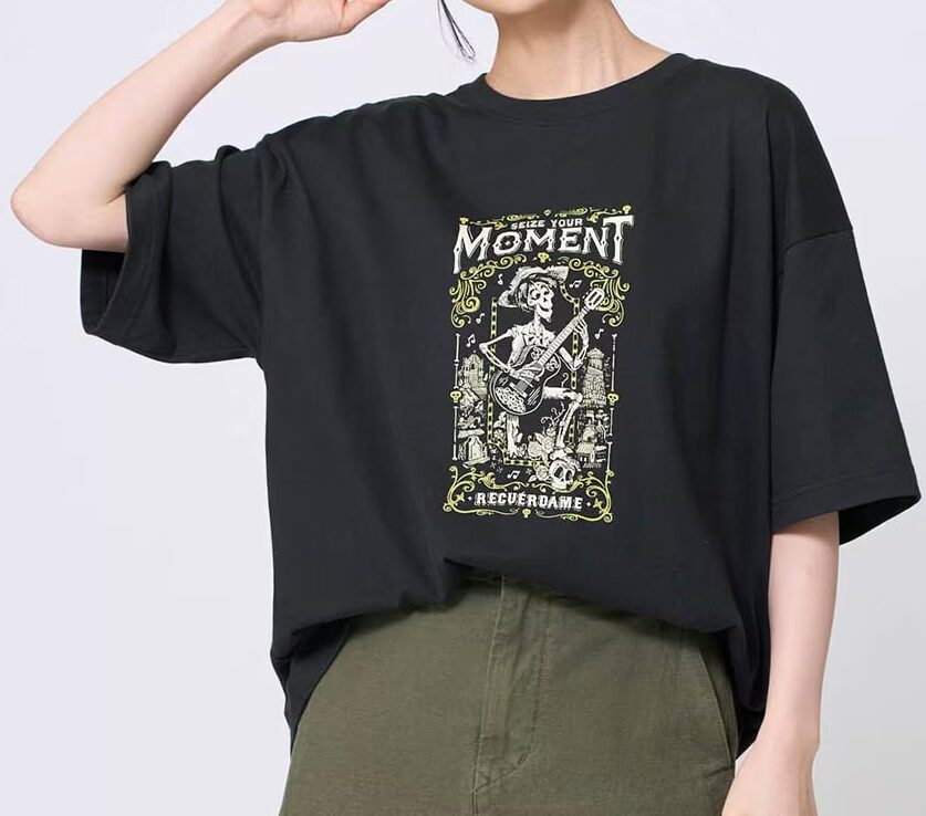 ユニセックススーベニアTシャツ リメンバー・ミー ブラック