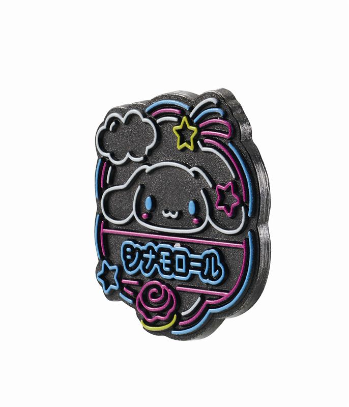 サンリオキャラクターズ　ビビッドネオンピンバッジ　素材感