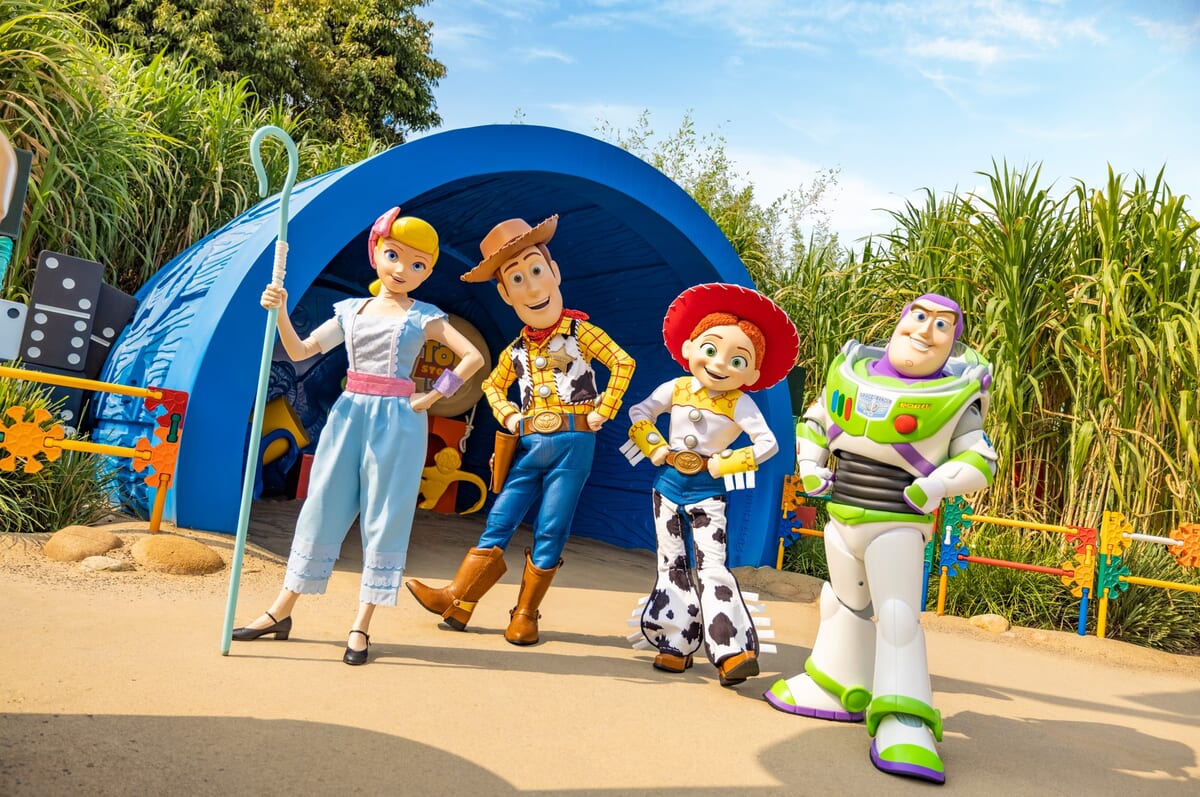 ピクサーの人気キャラクターが集結