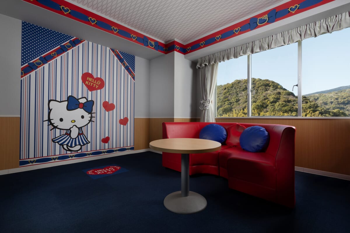 ハローキティ ルーム「RESORT」　ソファースペース