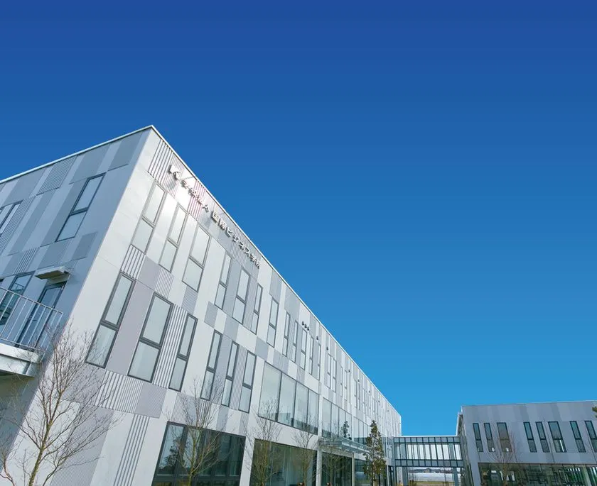かなざわ食マネジメント専門職大学 大学校舎 外観