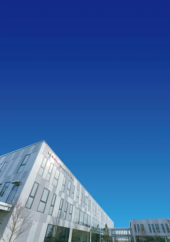 かなざわ食マネジメント専門職大学 キャンパス 芝生広場