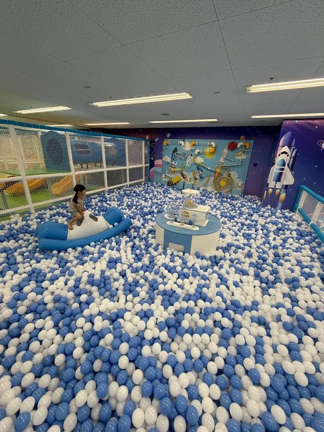 ボールプール 宇宙モチーフ
