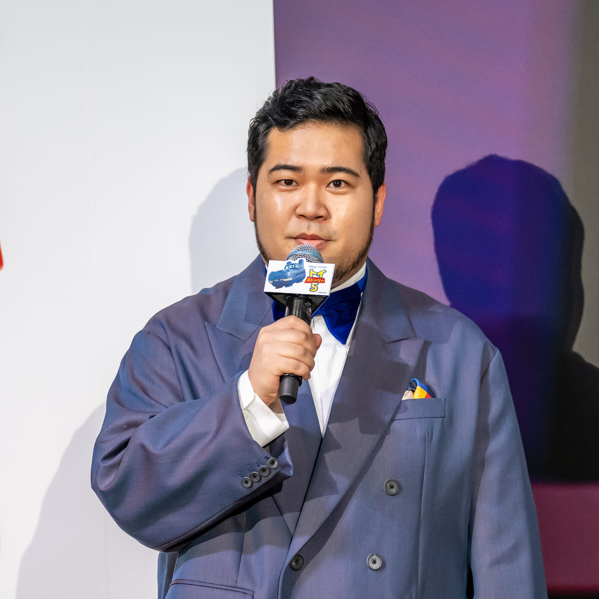 アトラス役：松井ケムリさん（令和ロマン）