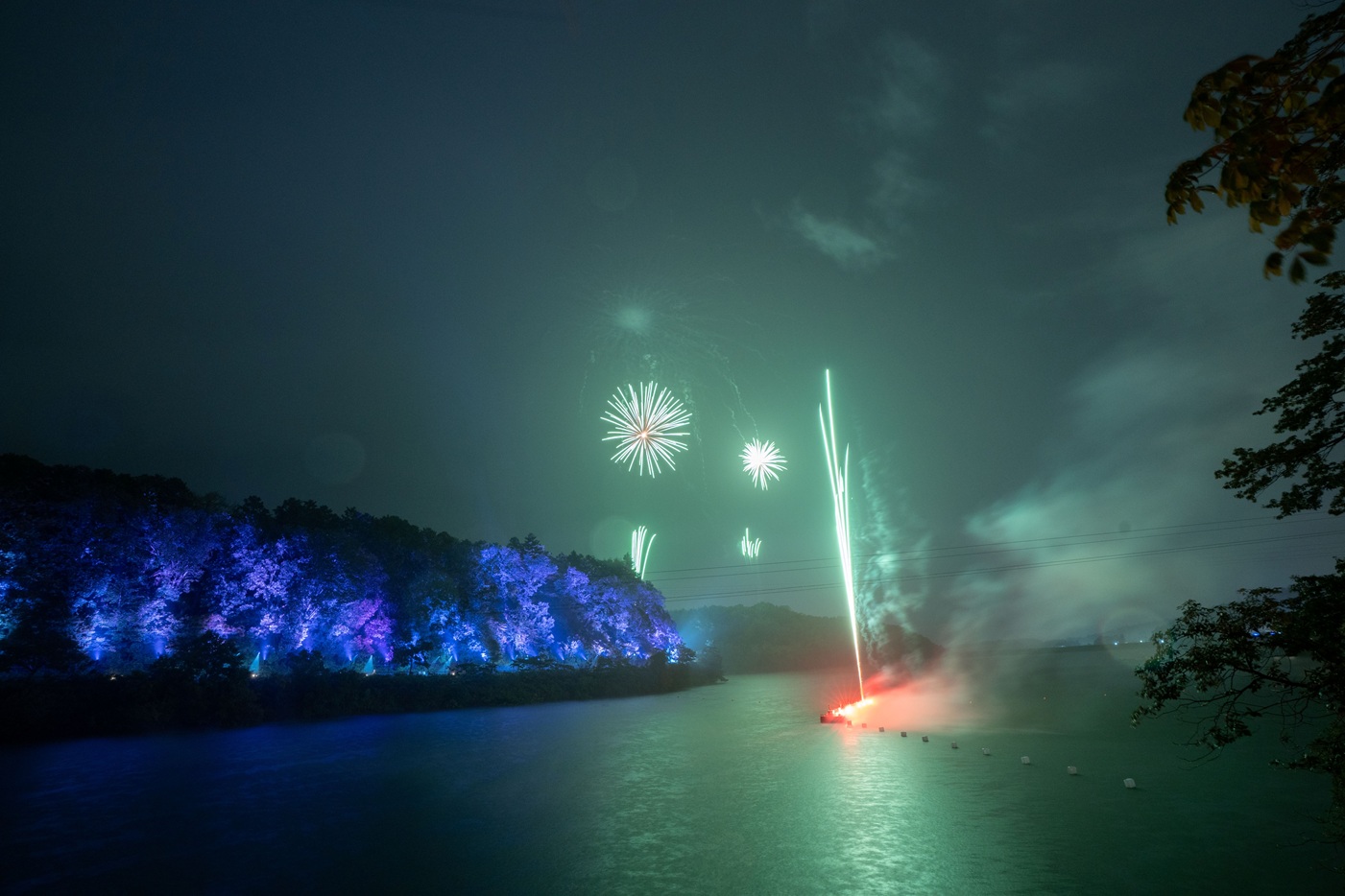 打ち上げ×湖上花火