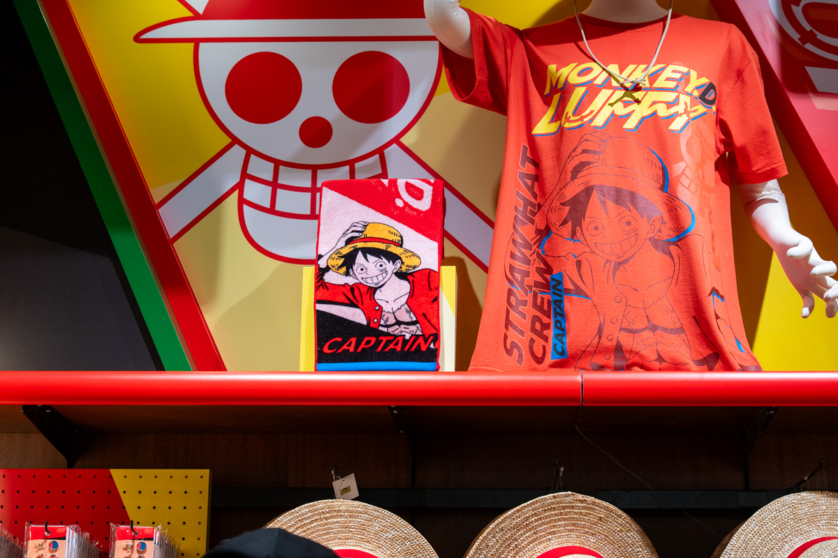 ルフィ柄のTシャツとフェイスタオル