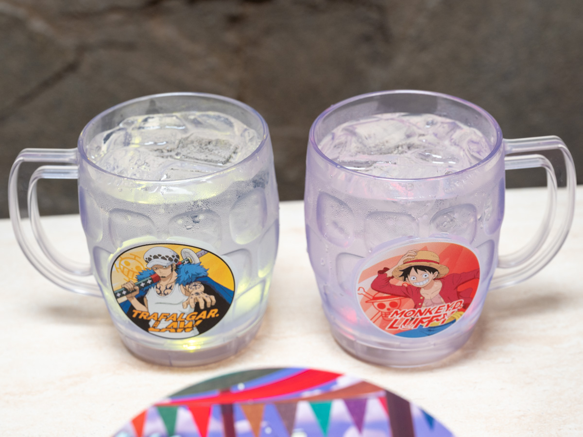 黄色とピンクに発光する2種類のジョッキ形ドリンクカップ