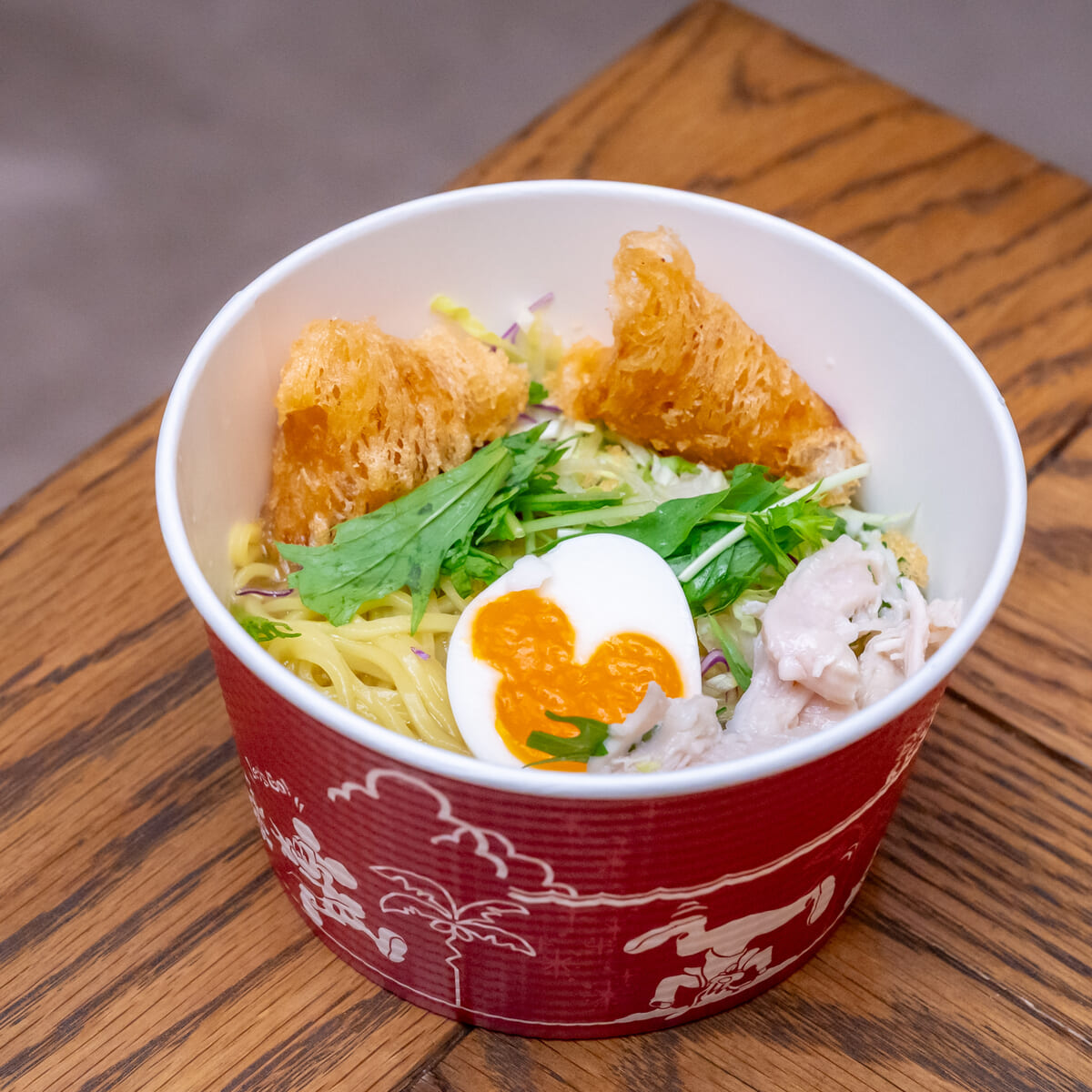 野菜とエビの春巻きと蒸し鶏の冷やし麺(ゆず塩)、エッグ添え