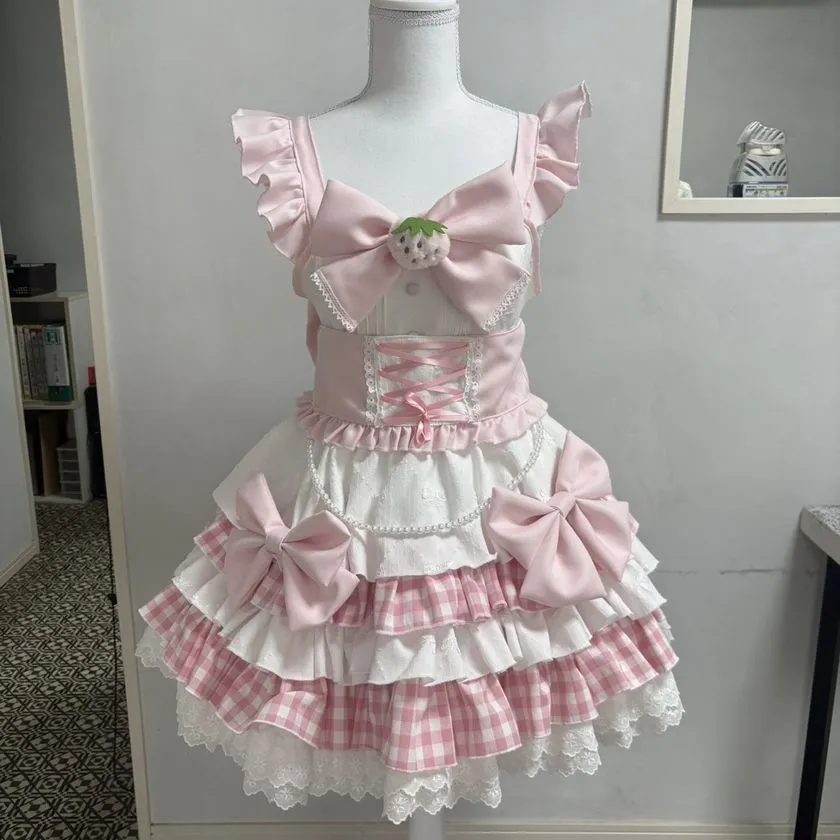 ピンク×白のいちごリボン衣装