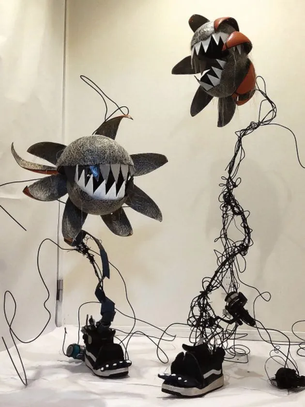 魚型の廃材アート作品