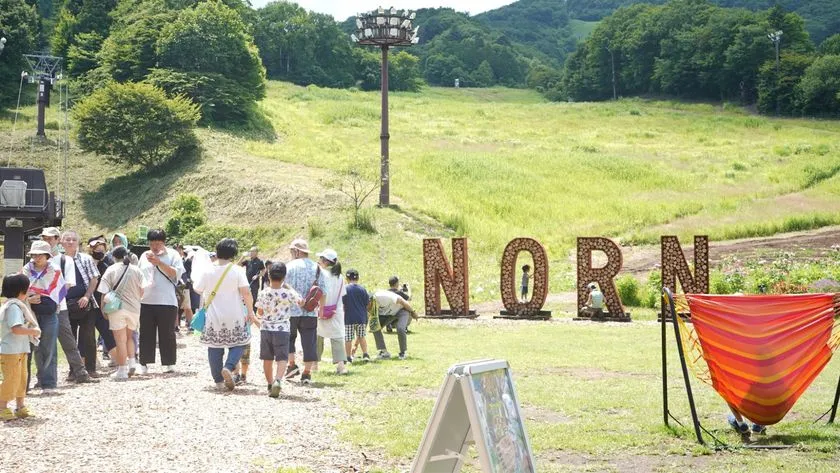 ノルン水上スキー場の屋外会場風景