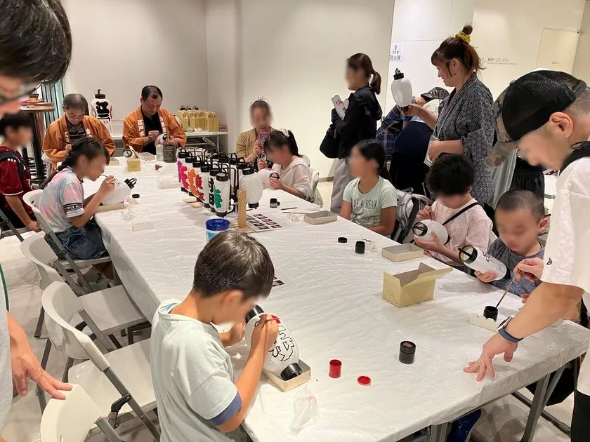 親子で楽しむ絵付け体験