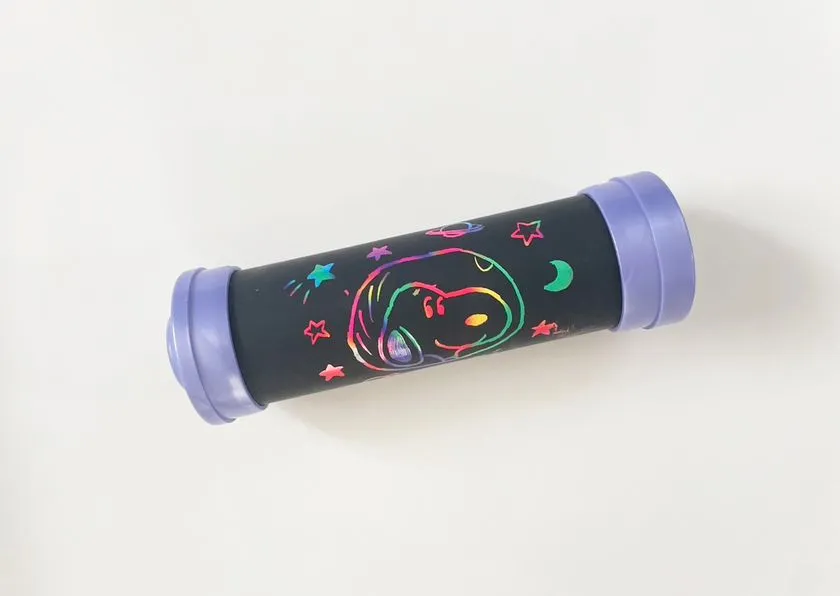 宇宙柄スヌーピーの筒型アイテム