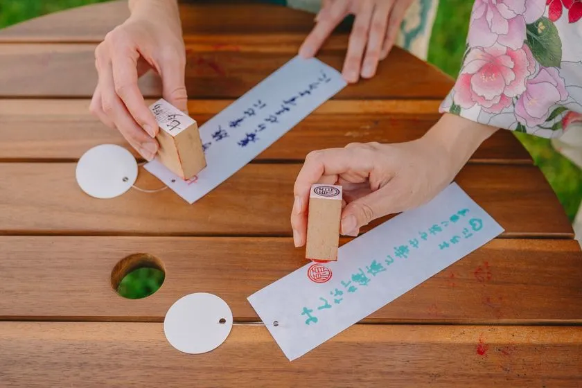 短冊にスタンプを押す体験