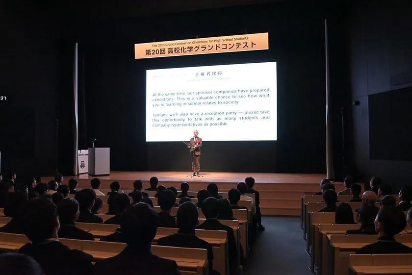 講堂での来賓挨拶