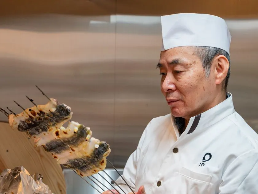職人が見極めるうなぎの焼き加減