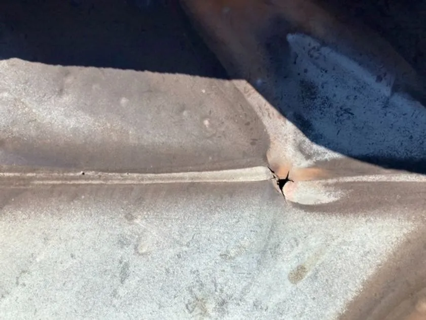 銅板谷樋の穴開き