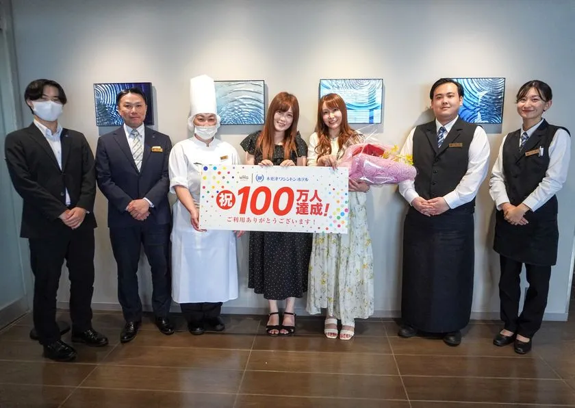 100万人目利用者の記念撮影