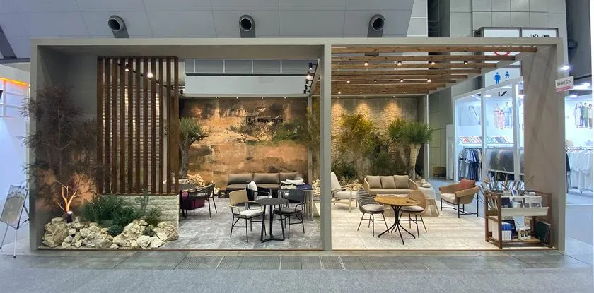 植栽と家具を融合した展示ブース