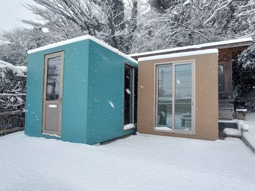 降雪環境に設置されたボックス型施設