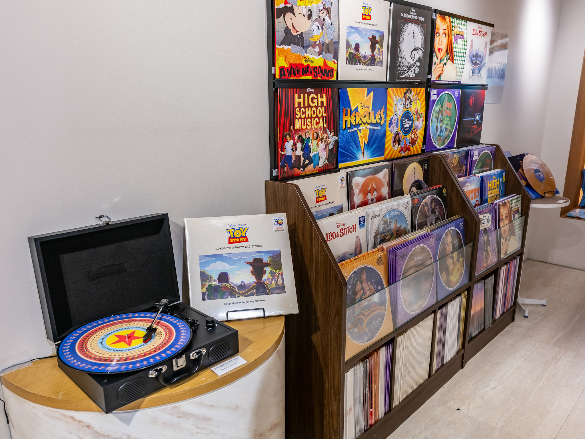 ルミネエスト新宿「ディズニー・ミュージック・エンポーリアム POP UP STORE」3