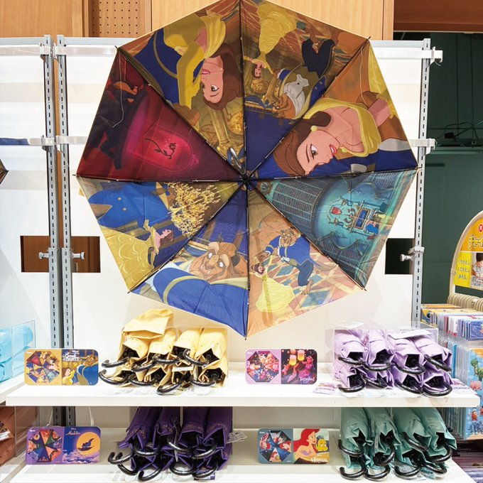 ディズニー作品をデザインした晴雨兼用両面印刷折りたたみ傘の売場
