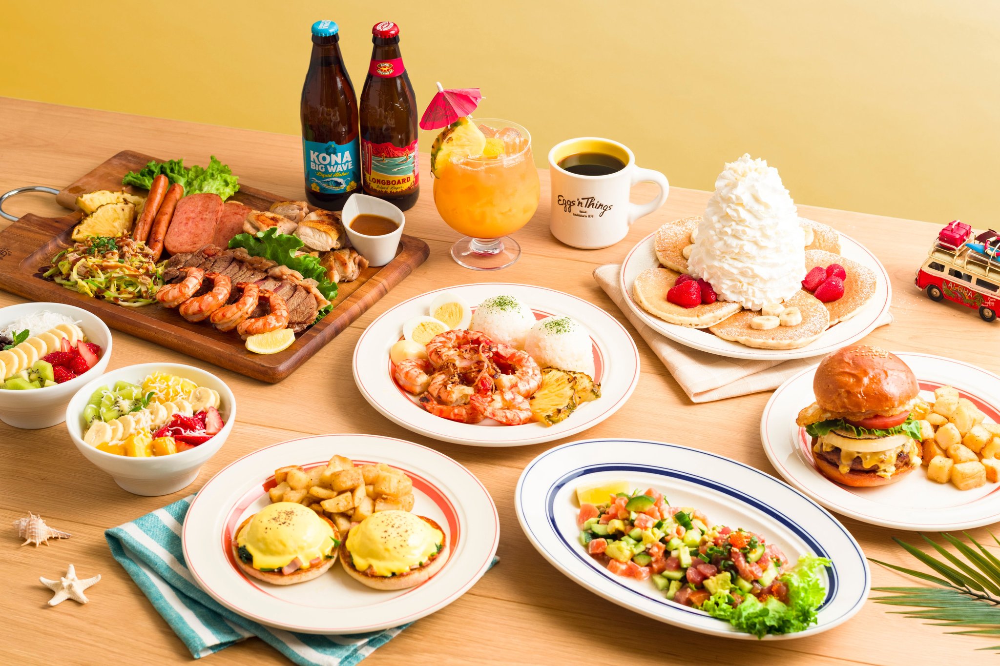 Eggs 'n Things キャナルシティ博多店で提供されるパンケーキやガーリックシュリンプなどのメニュー