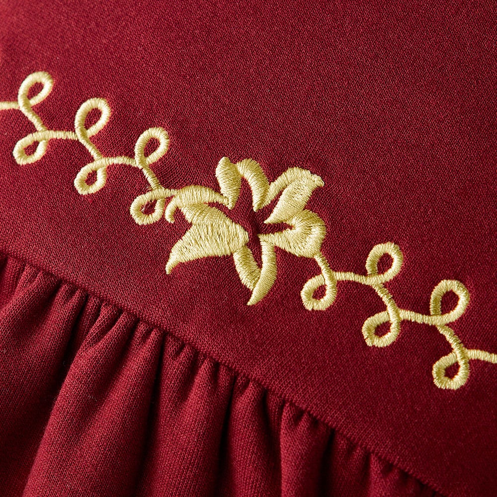 袖フレアカットソーワンピース「塔の上のラプンツェル/ゴーテル」 袖にあしらった刺繍