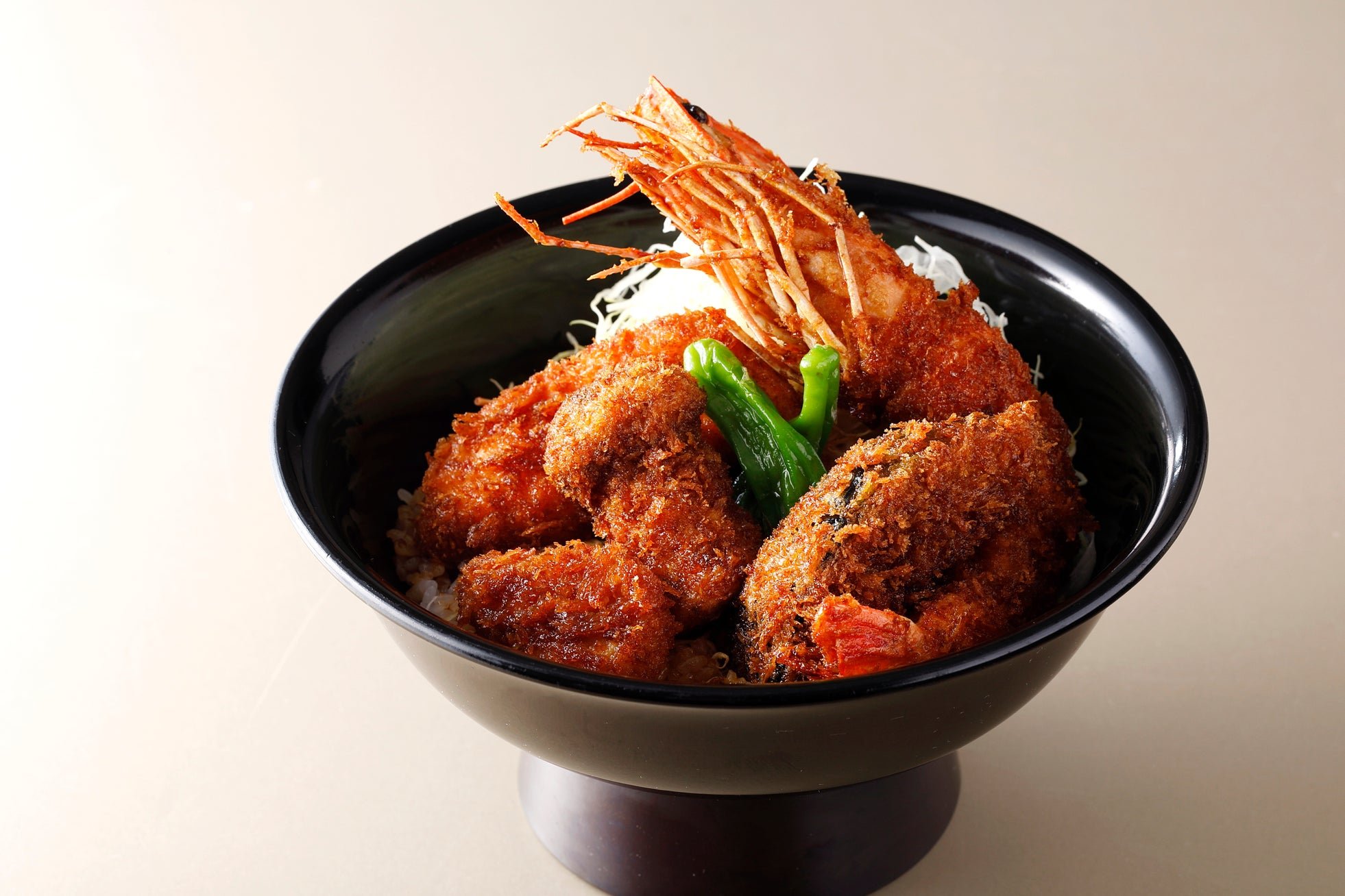 「SATSUKI’s “Yoshoku”丼」の有頭海老天ぷら