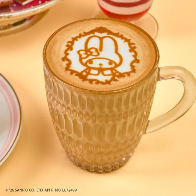 ラテアートでマイメロディの顔を描いたカプチーノ マイメロディ