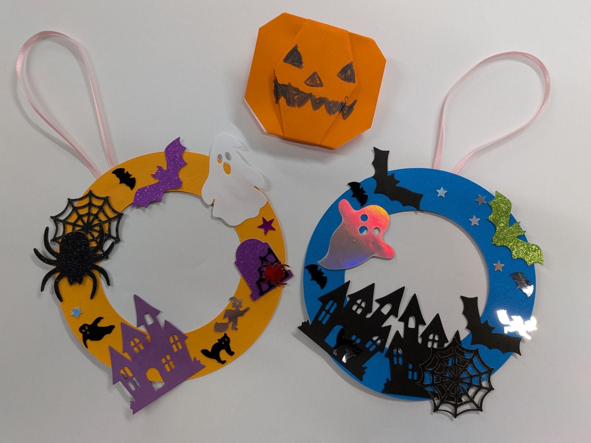 ハロウィンクラフト体験で作るハロウィンデザインのリース