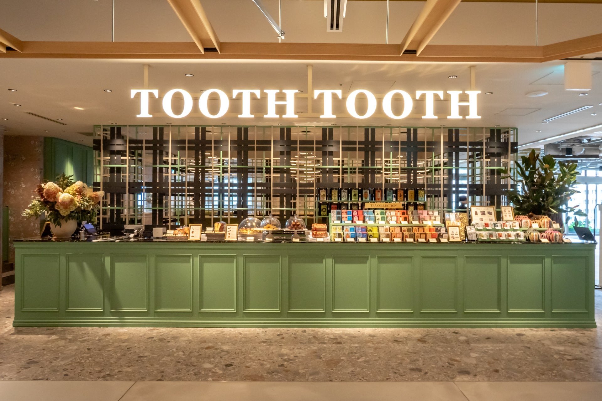 TOOTH TOOTHブティックスペースの焼菓子と紅茶