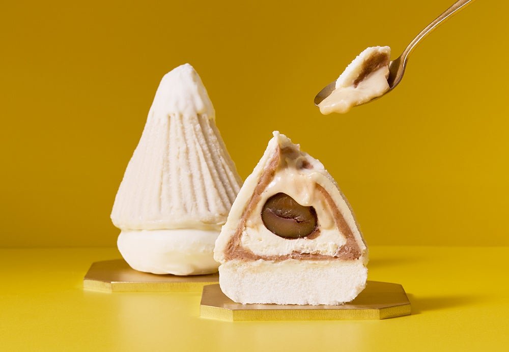 栗の断面を見せる焼きモンブラン