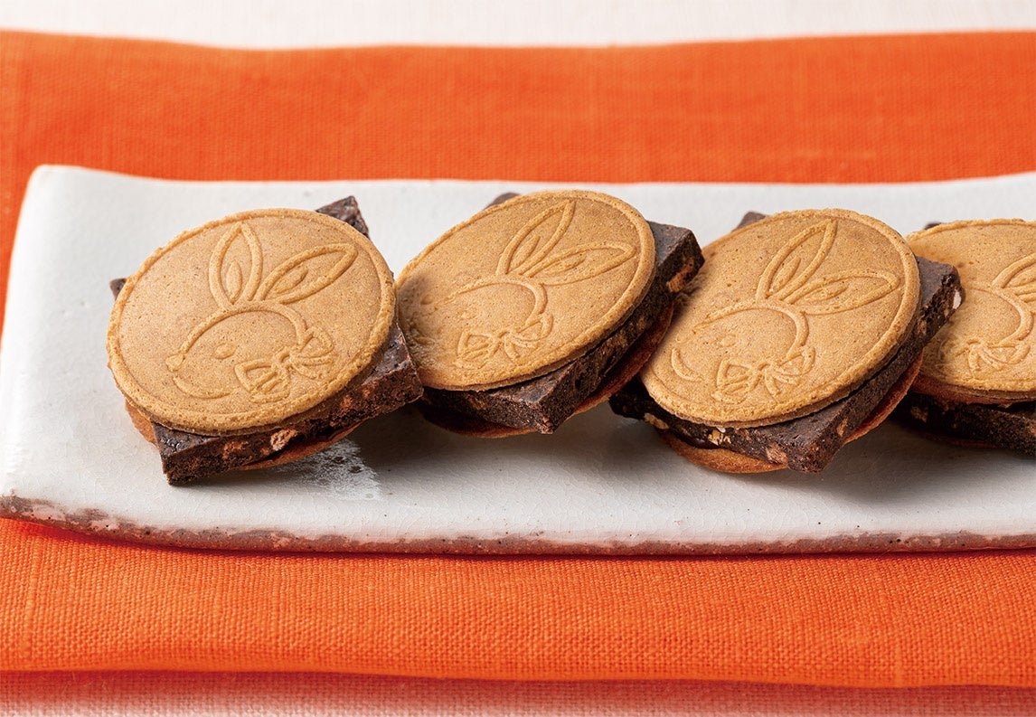 「鎌倉チョコサンドだょ」の月うさぎ刻印入りゴーフレット