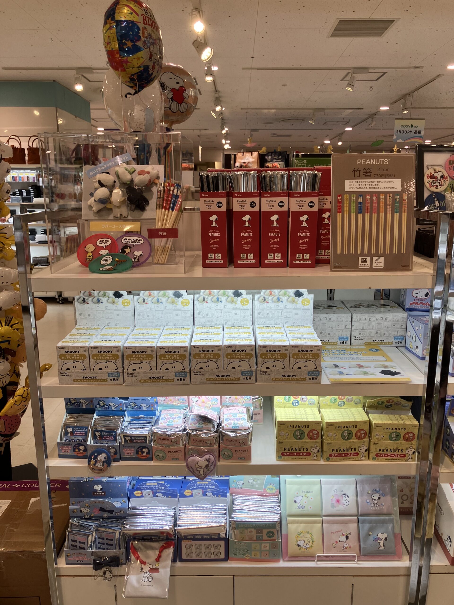 うめだスヌーピーフェスティバル2026 スケーター ブラインド竹箸とぬいぐるみキッチンマグネットの売り場