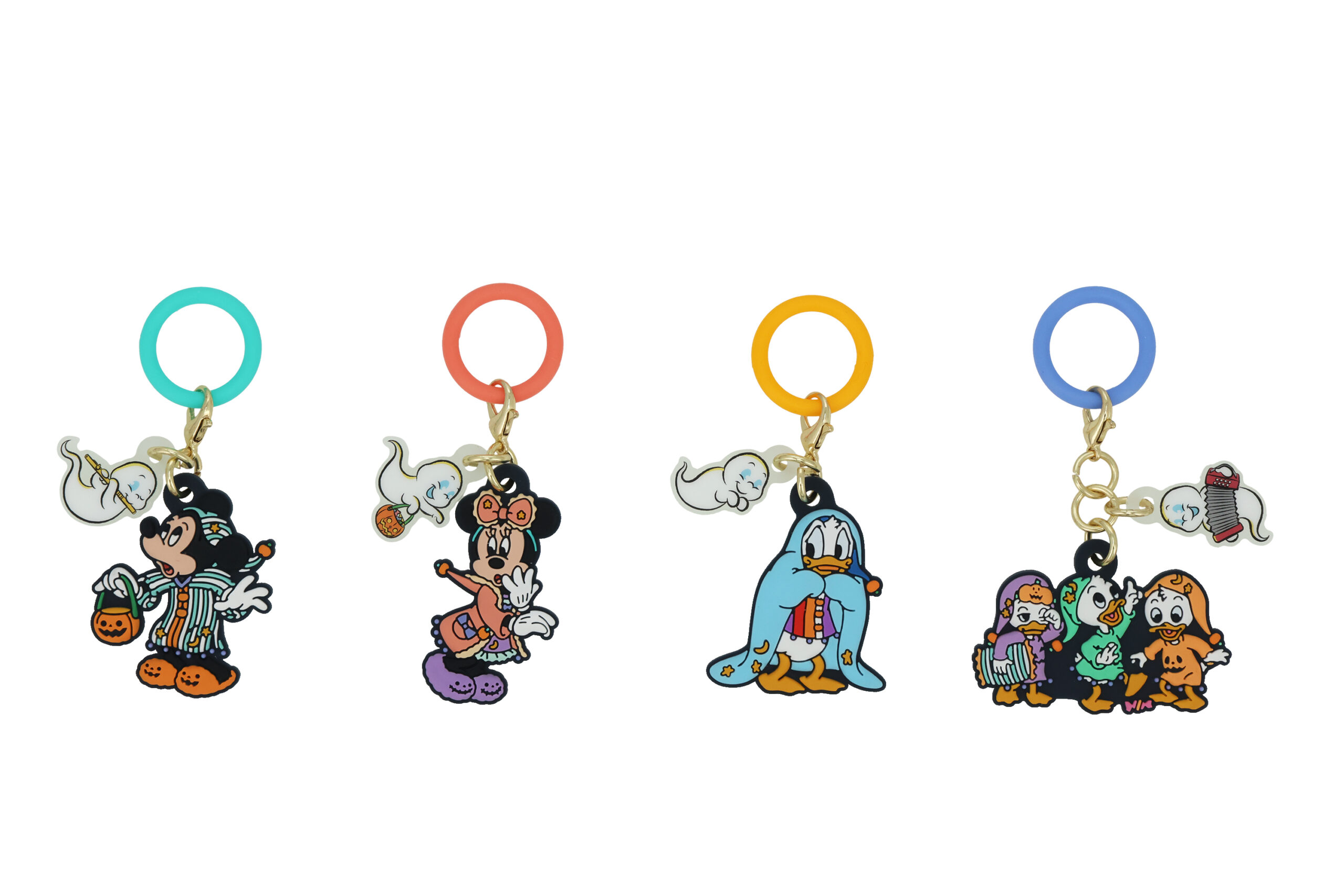 パジャマ姿のキャラクターとおばけを組み合わせたキーホルダー4種