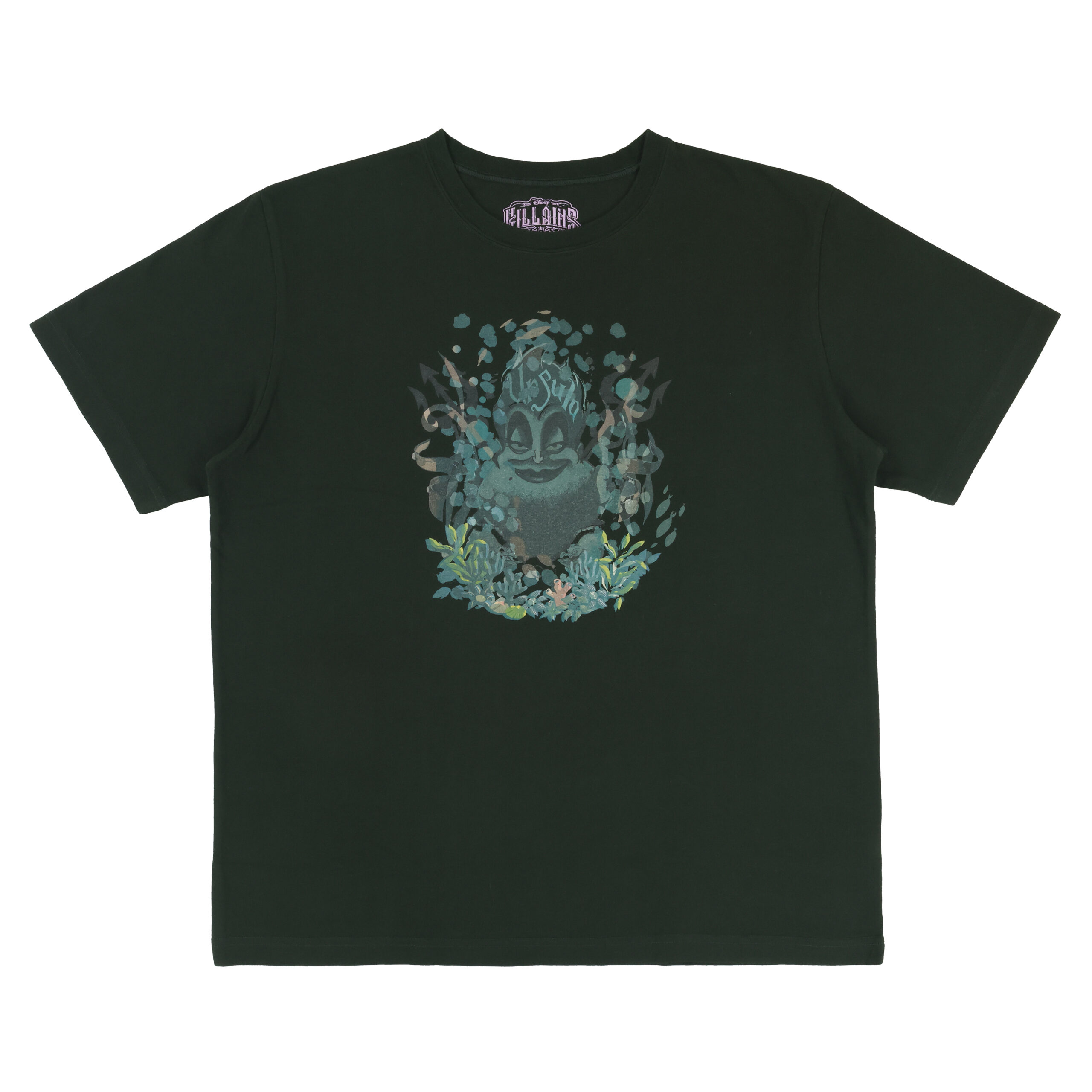 「アースラ」がデザインされた深緑から黒のTシャツ