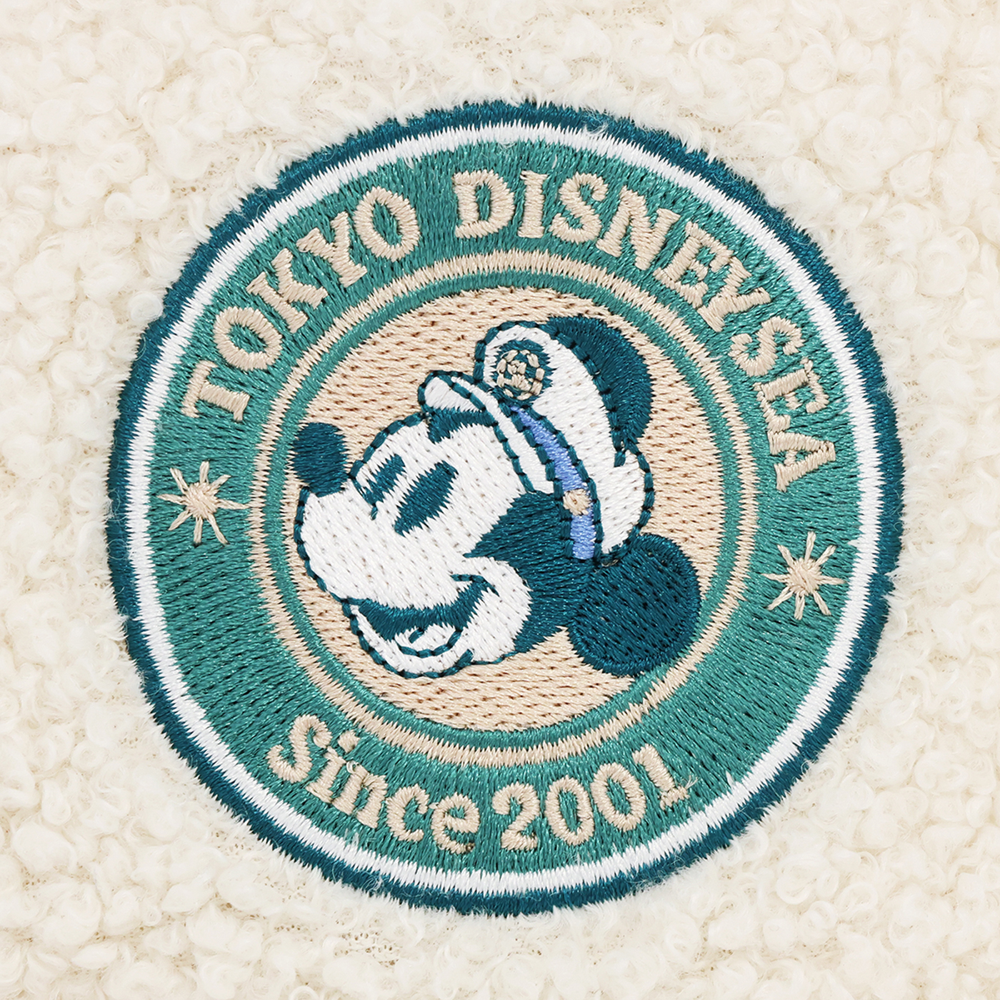 ミッキーマウスの刺繍ワッペンを拡大したところ