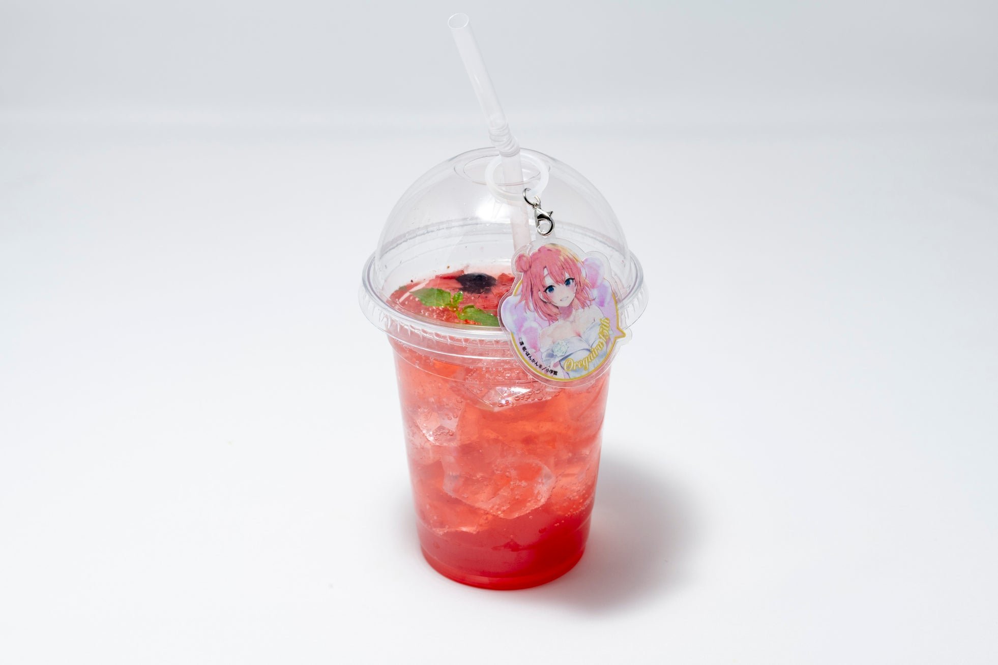 由比ヶ浜結衣のピーチストロベリーソーダとアクリルチャーム